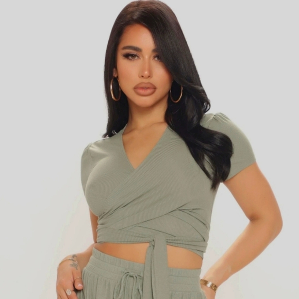 Fashion nova Wrap crop top: olive green